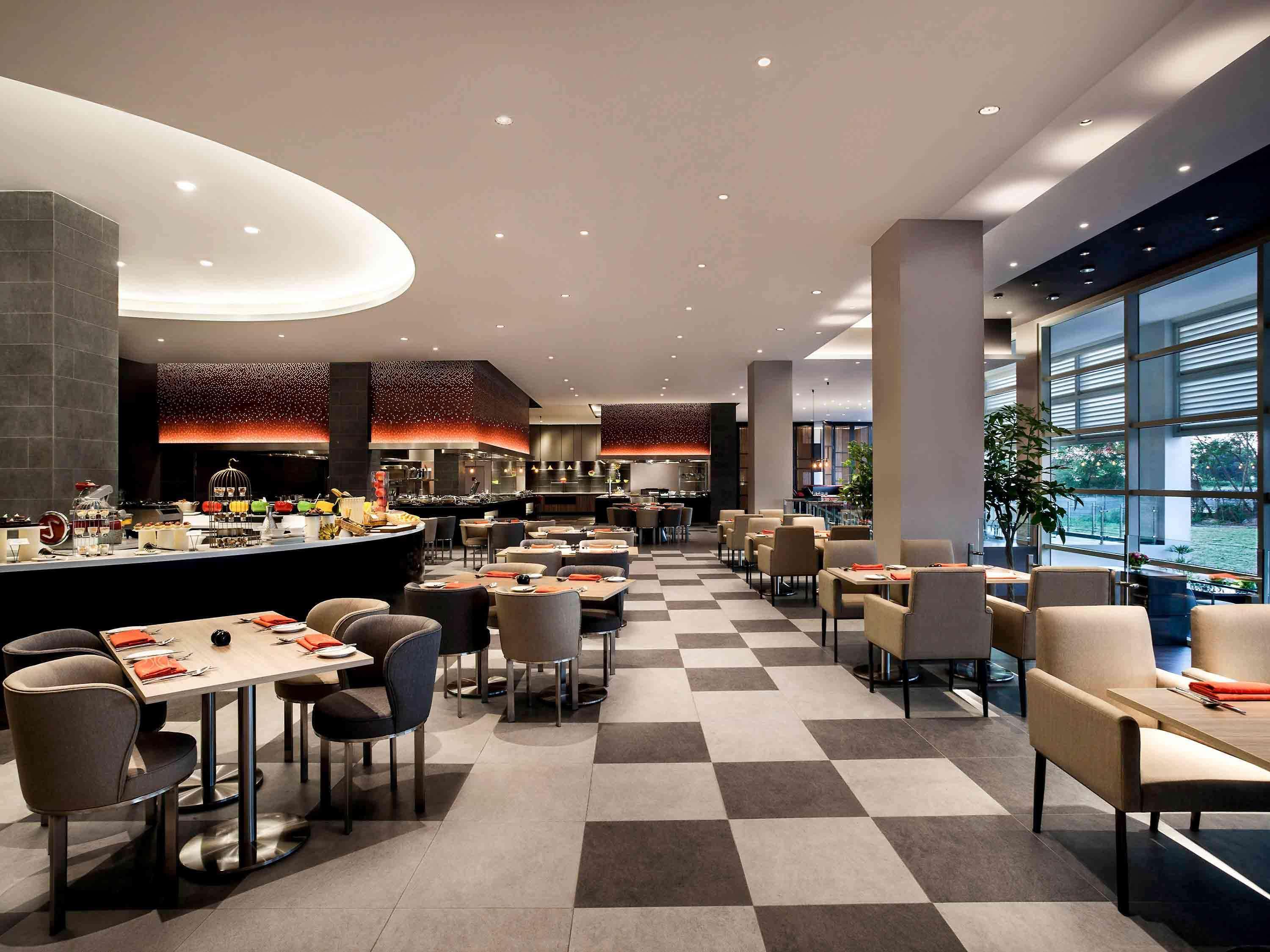 Pullman Miri Waterfront Exterior foto The restaurant