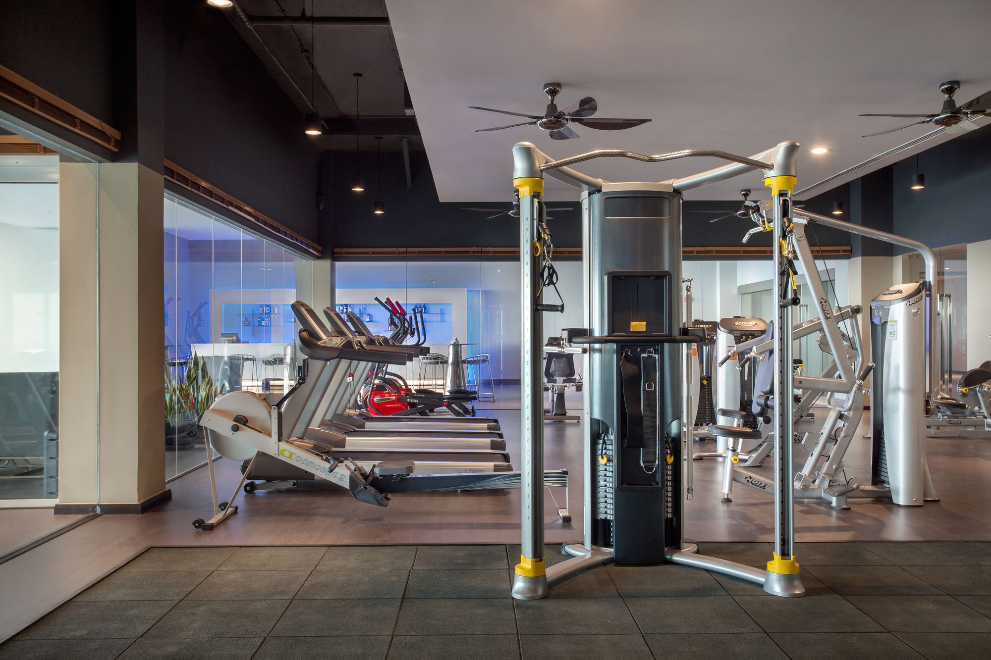 Pullman Miri Waterfront Exterior foto The gym at the hotel