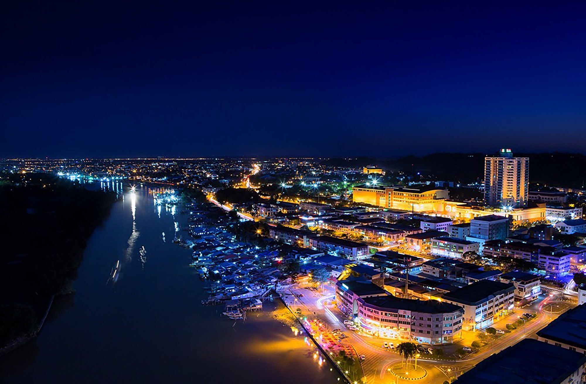 Pullman Miri Waterfront Exterior foto Aerial view of the port of La Rochelle