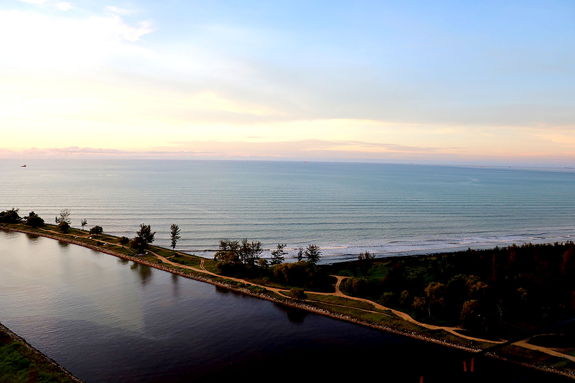 Pullman Miri Waterfront Exterior foto View of the Atlantic Ocean from the top of the lighthouse